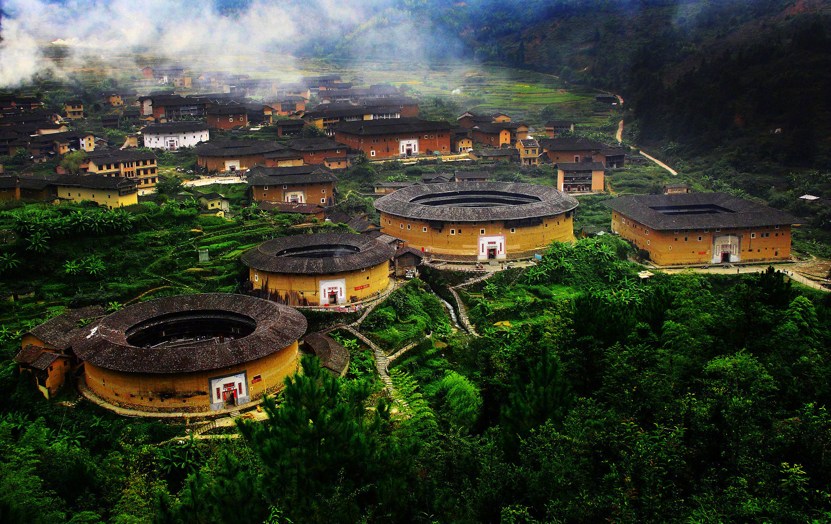 福建之声，向听众朋友们问好